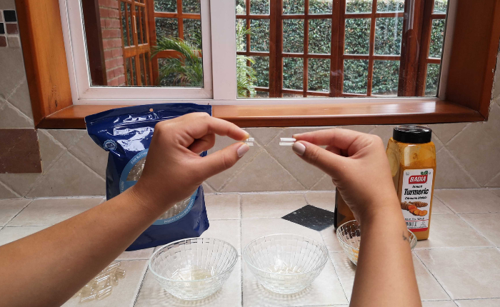 Separate the empty capsules.