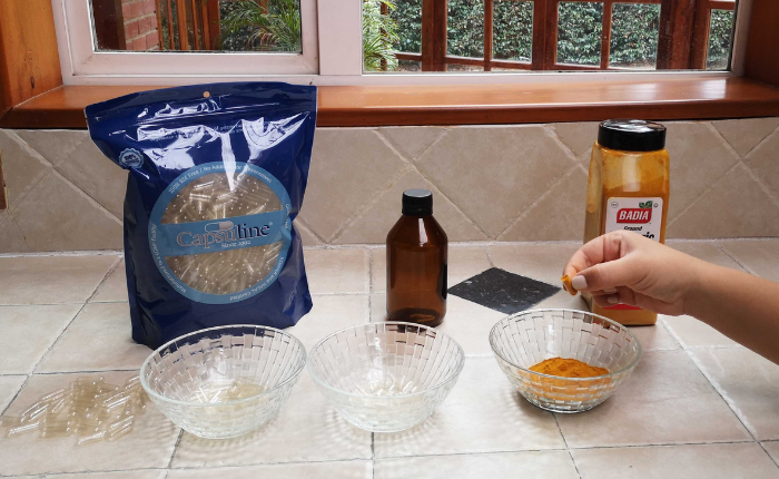 Fill the capsules by hand.